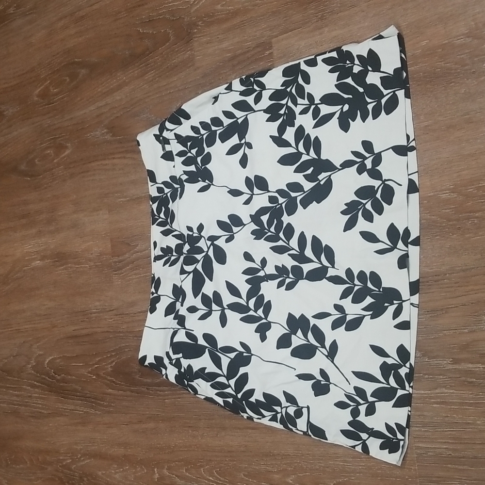 (10) S.C & CO. Rayon Blend Skort Floral Business Casual Workwear Vacation Travel